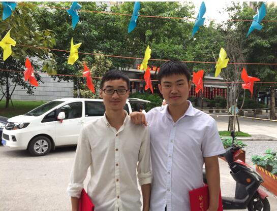 何夏虎和彭飞在“创业沙盘秀”中，表现优异，获得好评
